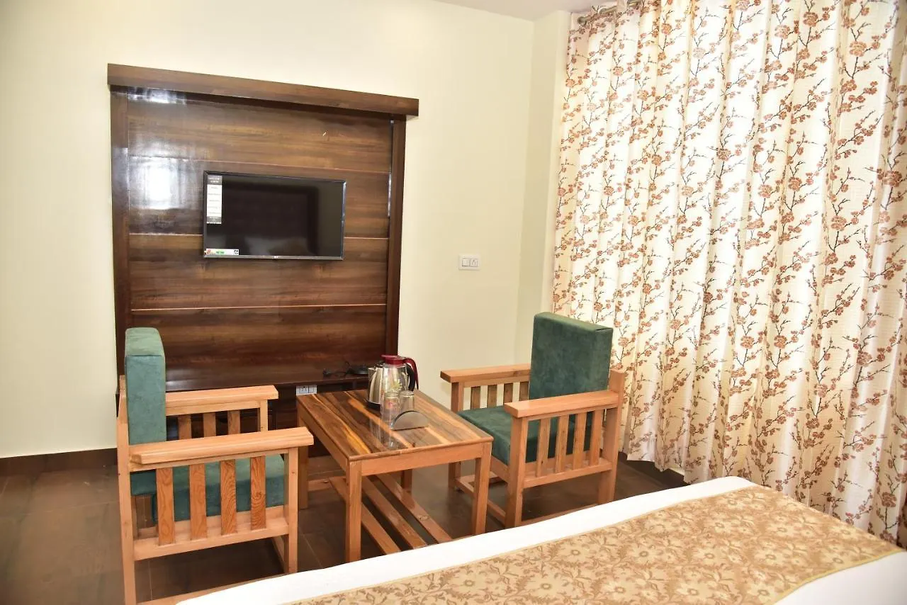 別荘 Royal Cedar B&B インド